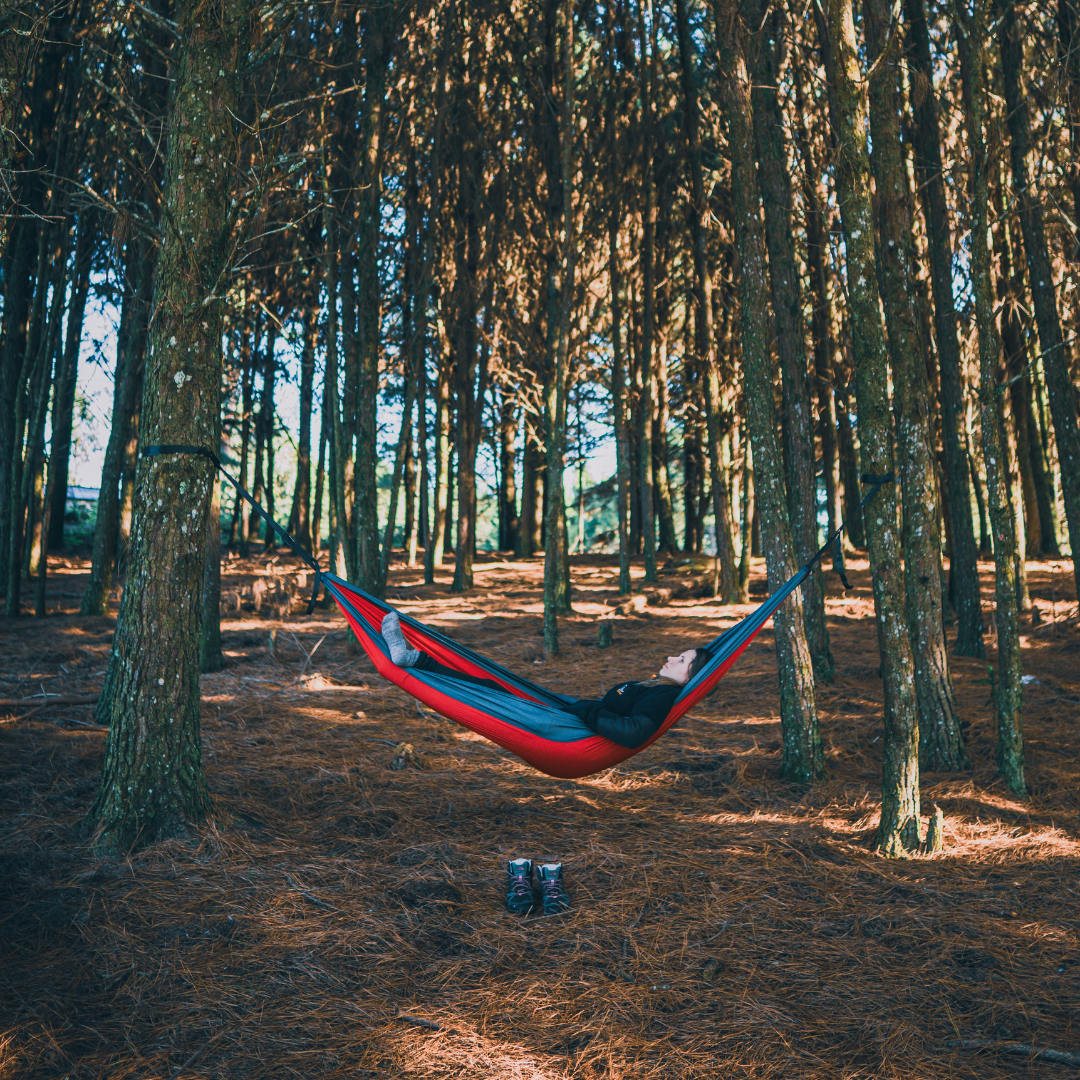 Acampar de rede no inverno: dicas para não passar frio