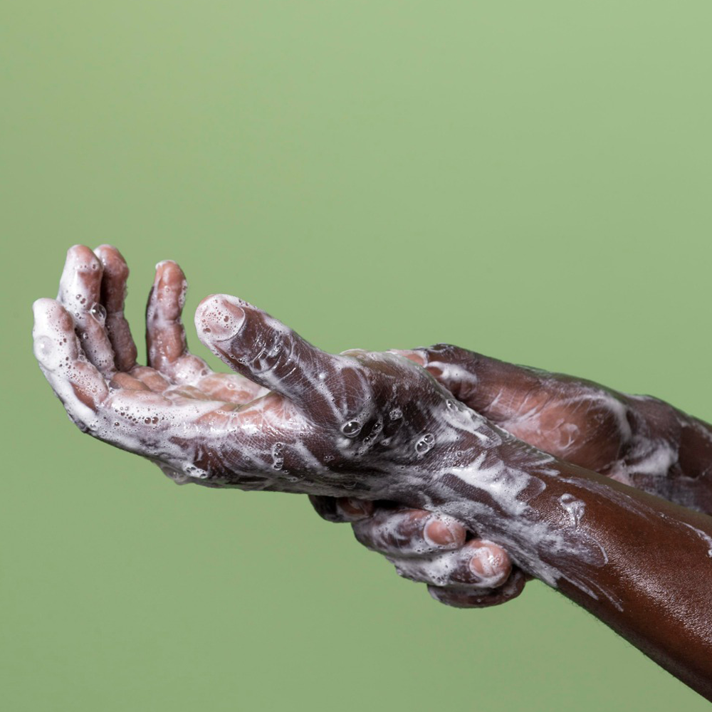 O que você passa na pele, vai para o rio também